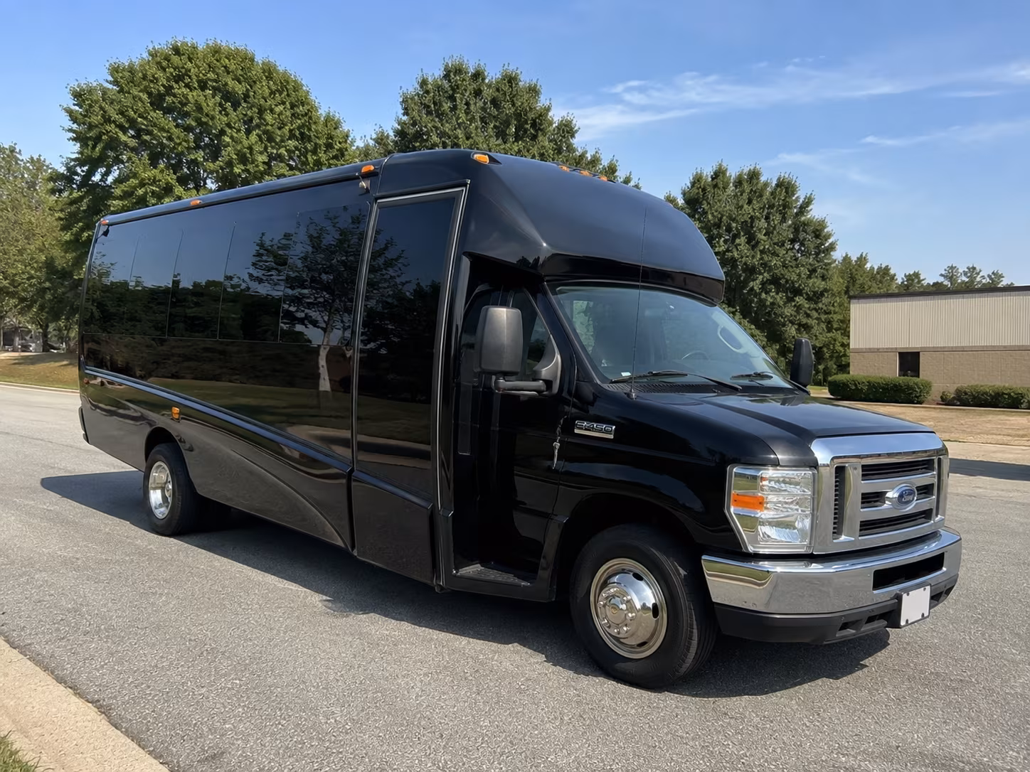 Long Beach Airport Shuttle & Transportation party bus exterior