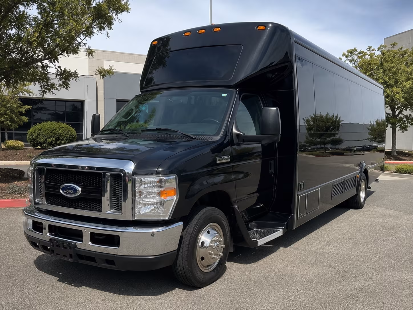 Long Beach Birthday, Sweet 16, & Quinceañera Transportation party bus exterior